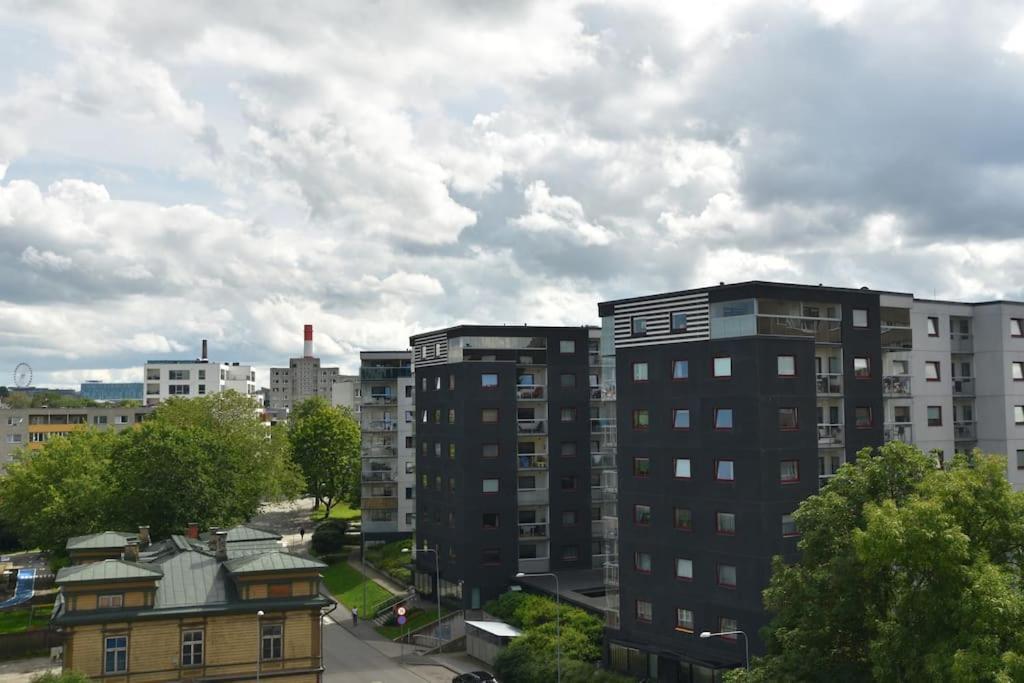 Kahe Magamistoaga Ja Suure Elutoaga 3-Toaline Korter Vaatega Tallinna Aerikeskusele Esterno foto