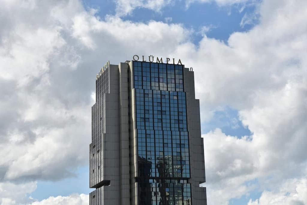 Kahe Magamistoaga Ja Suure Elutoaga 3-Toaline Korter Vaatega Tallinna Aerikeskusele Esterno foto