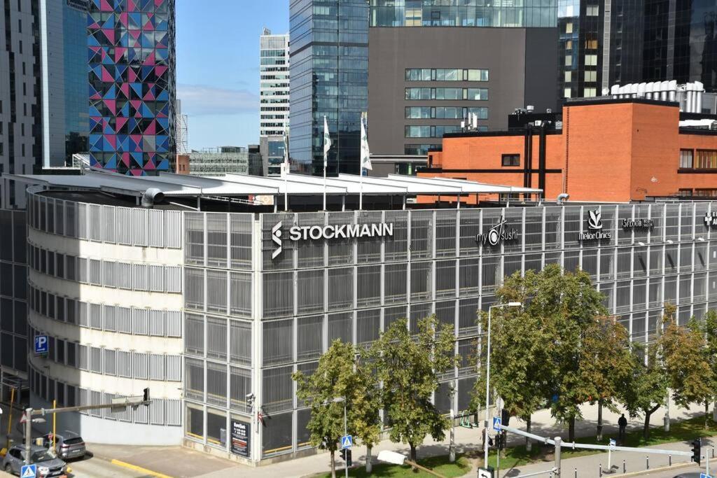 Kahe Magamistoaga Ja Suure Elutoaga 3-Toaline Korter Vaatega Tallinna Aerikeskusele Esterno foto