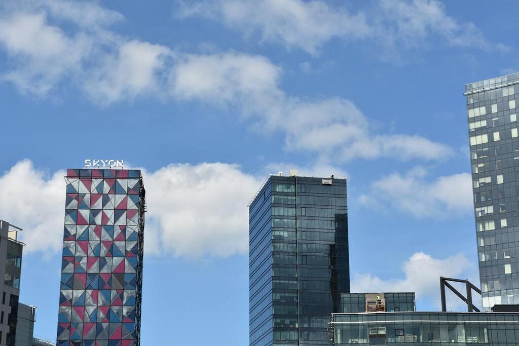 Kahe Magamistoaga Ja Suure Elutoaga 3-Toaline Korter Vaatega Tallinna Aerikeskusele Esterno foto